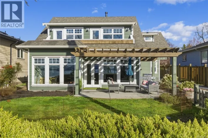 10117 West Saanich Rd, North Saanich