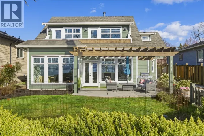 10117 West Saanich Rd, North Saanich