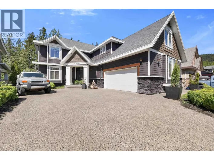 1012 JAY CRESCENT, Squamish