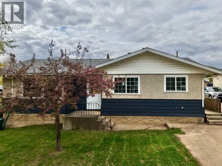 10120 105 Avenue, Peace River