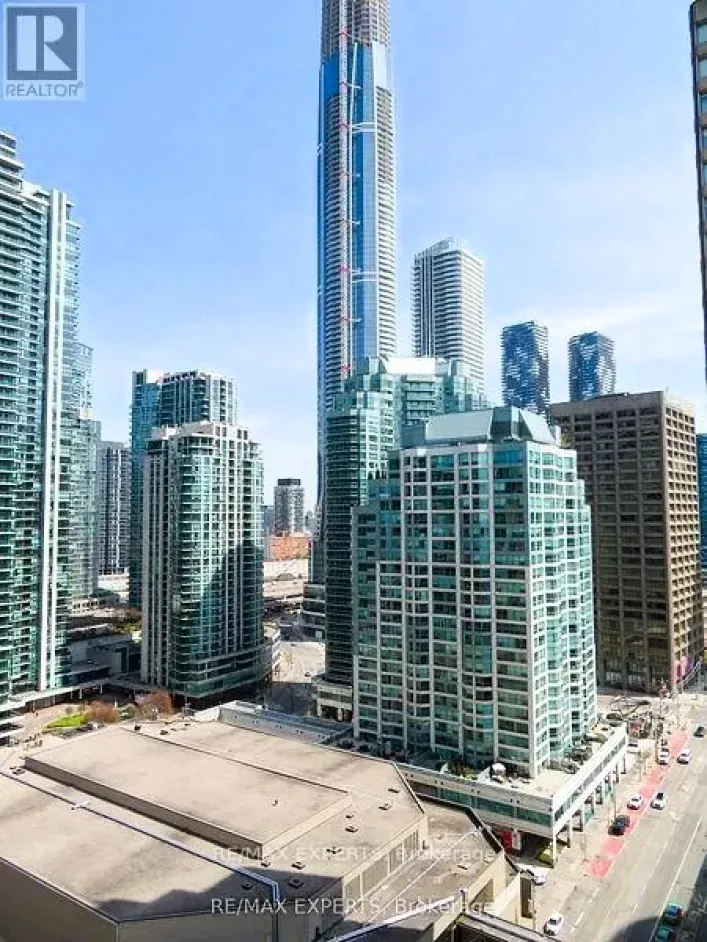 Apartment for sale: 1013 - 33 HARBOUR SQUARE, Toronto