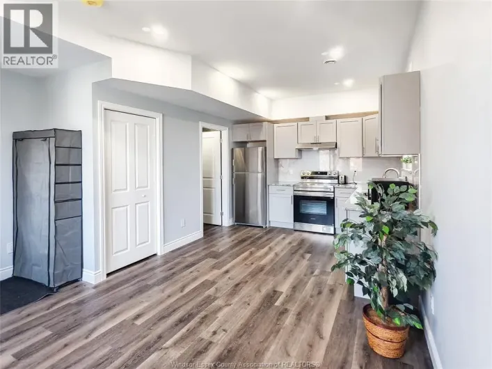 1013-1015 CALIFORNIA AVENUE, Windsor