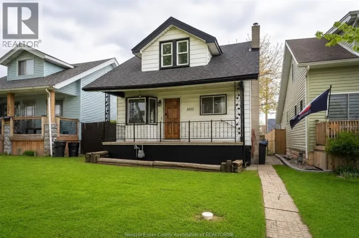 1015 OAK, Windsor