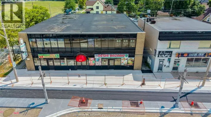 1015 UNIVERSITY AVENUE West, Windsor