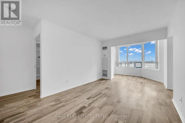 1016 - 135 HILLCREST AVENUE, Mississauga