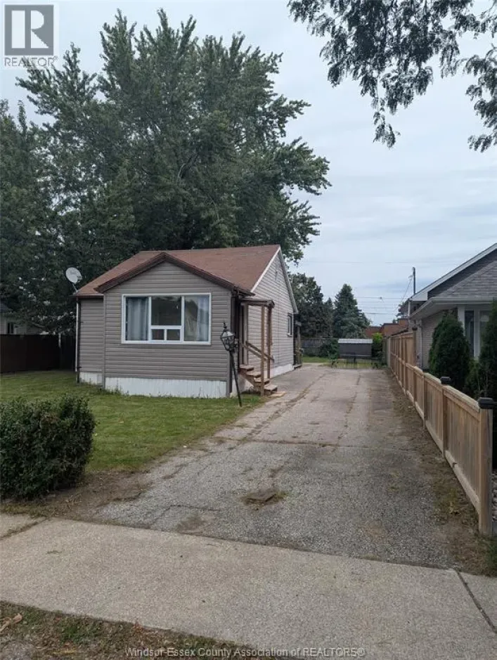1018 FORD BOULEVARD, Windsor