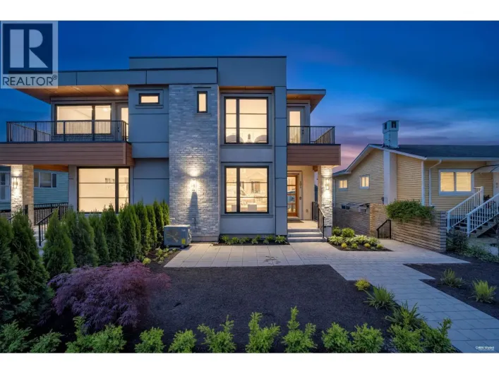 101-946 DANSEY AVENUE, Coquitlam