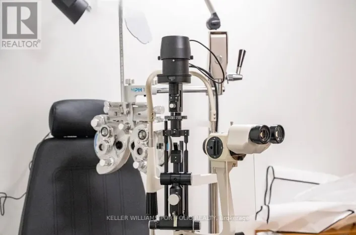 101Y - EXAMINATION ROOM - 1910 YONGE STREET, Toronto