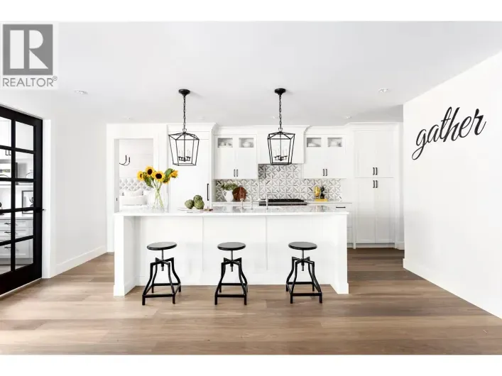 102 1055 RIDGEWOOD DRIVE, North Vancouver