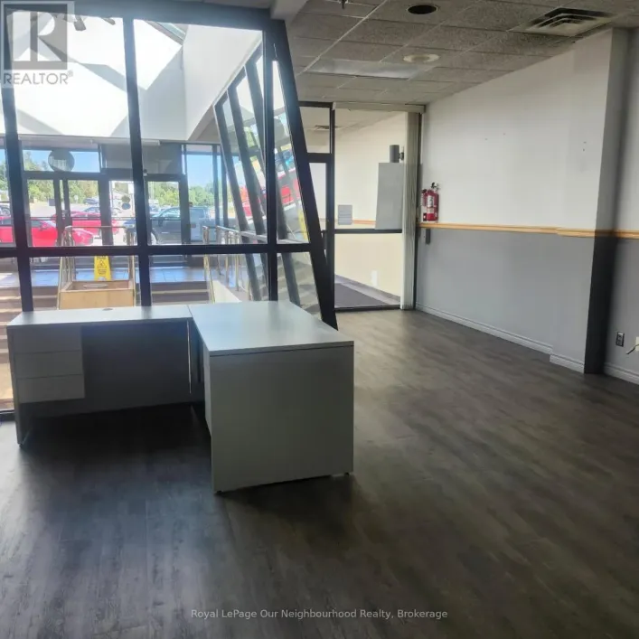 102 - 1135 LANSDOWNE STREET W, Peterborough