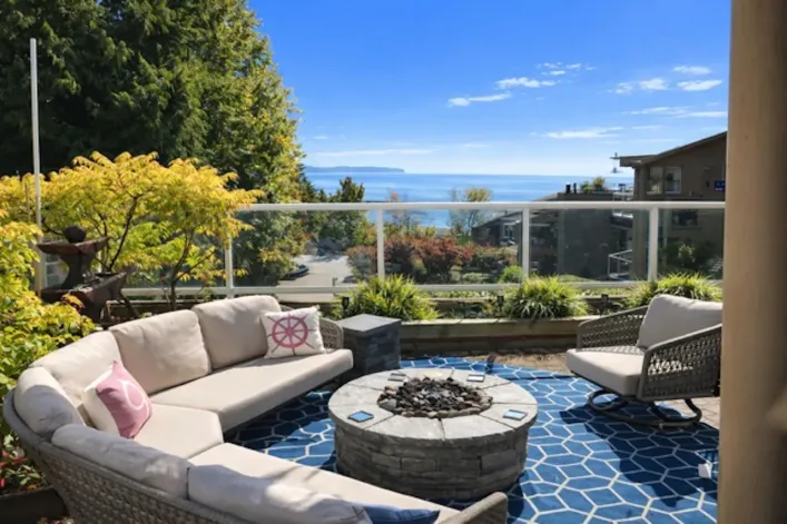 102 15025 VICTORIA AVENUE, White Rock