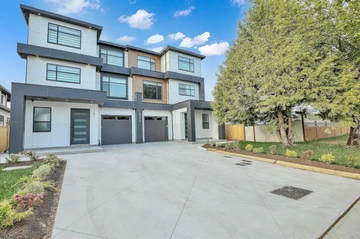 102 15371 94 AVENUE, Surrey