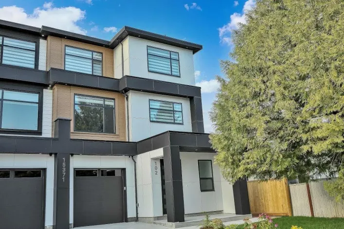 102 15371 94 AVENUE, Surrey