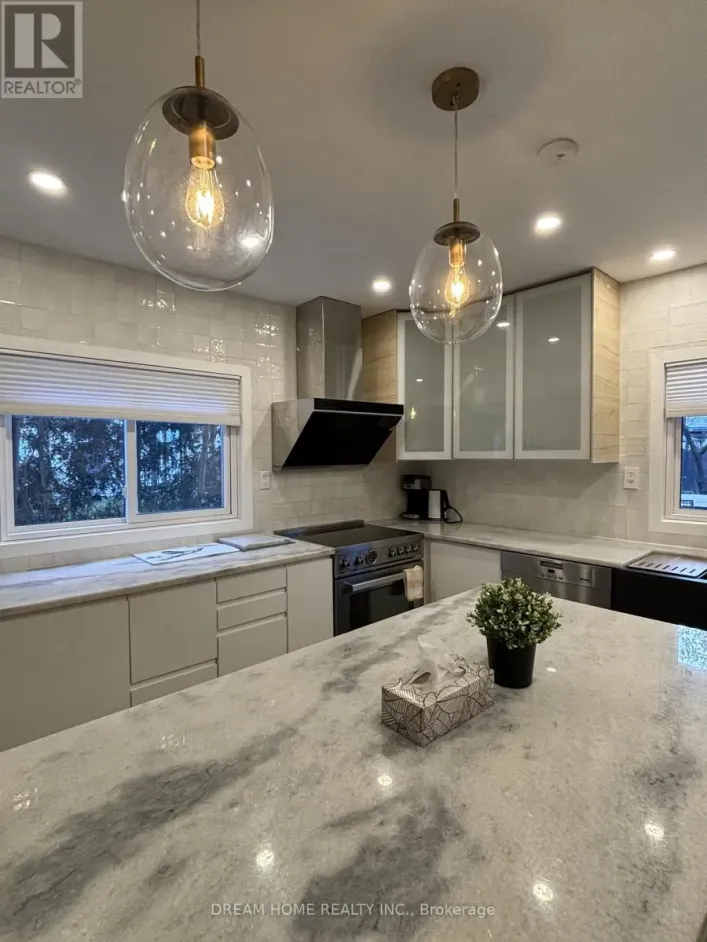 102 - 160 OLDE BAYVIEW AVENUE, Richmond Hill