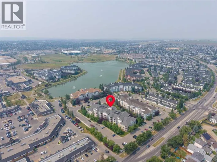102, 17 Country Village Bay NE, Calgary