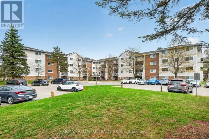 102 - 280 BRITTANY DRIVE, Ottawa