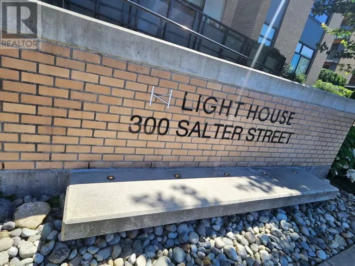 102 300 SALTER STREET, New Westminster