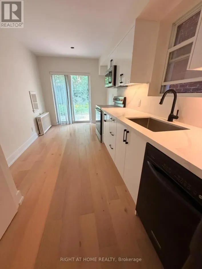 102 - 3384 LAKE SHORE BOULEVARD W, Toronto