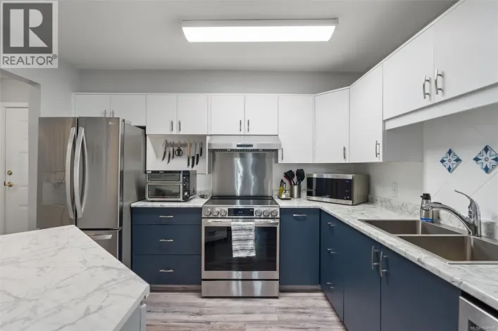 102 3931 Shelbourne St, Saanich