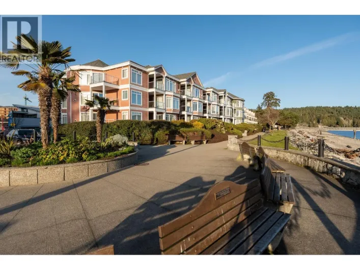 102 5470 INLET AVENUE, Sechelt