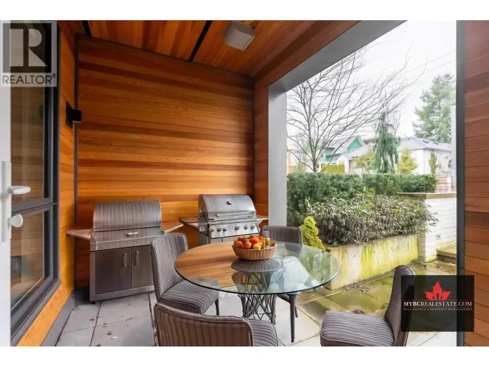 102 747 E 3RD STREET, North Vancouver
