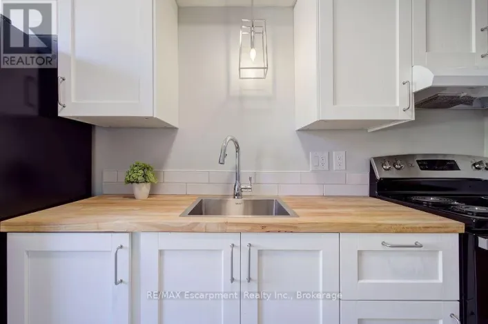 102 - 830 ROBINSON STREET, Burlington