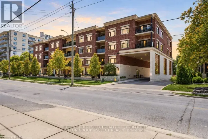 Apartment for rent: 102 - 89 RIDOUT STREET, London South