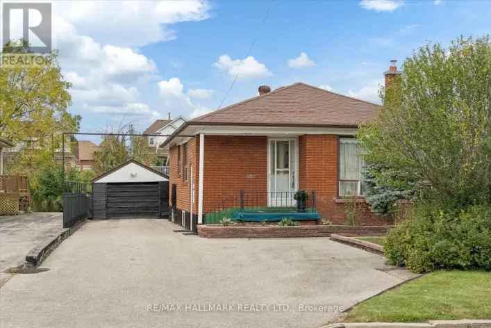 House for sale: 102 CLETA DRIVE, Toronto