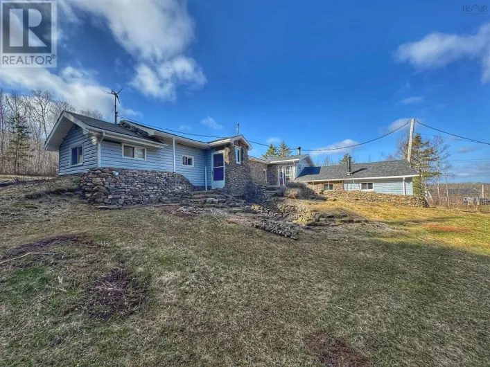 102 East Torbrook Road, South Tremont