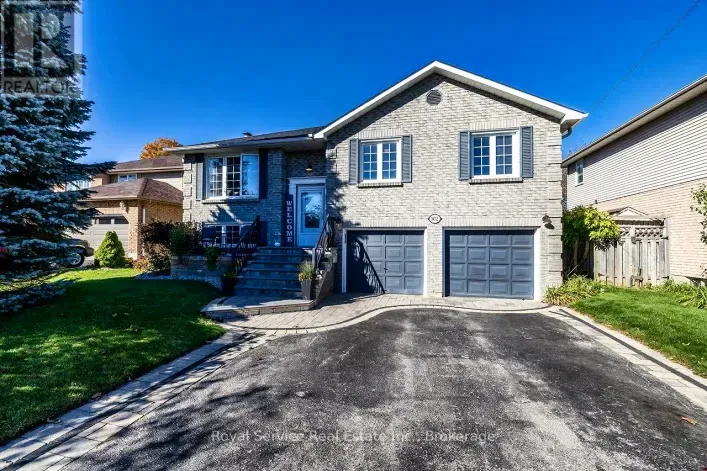 House for sale: 102 FOXHUNT TRAIL, Clarington