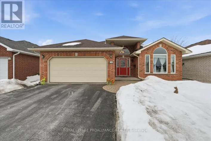 102 HICKORY GROVE, Belleville