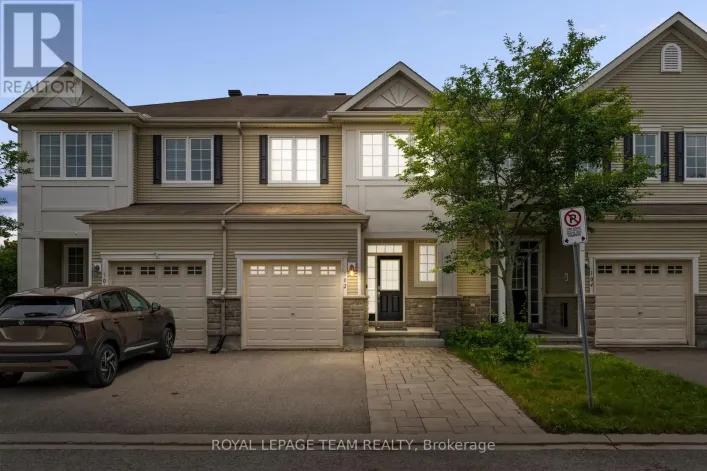 102 LOCHNAW PRIVATE, Ottawa
