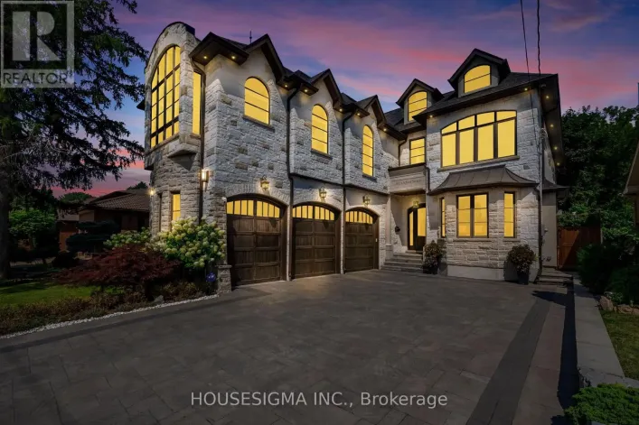 102 OXFORD STREET, Richmond Hill