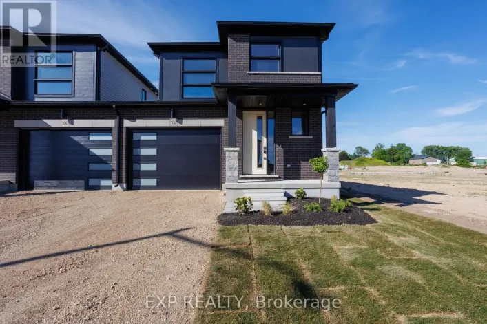 102 THACKERAY WAY, Minto