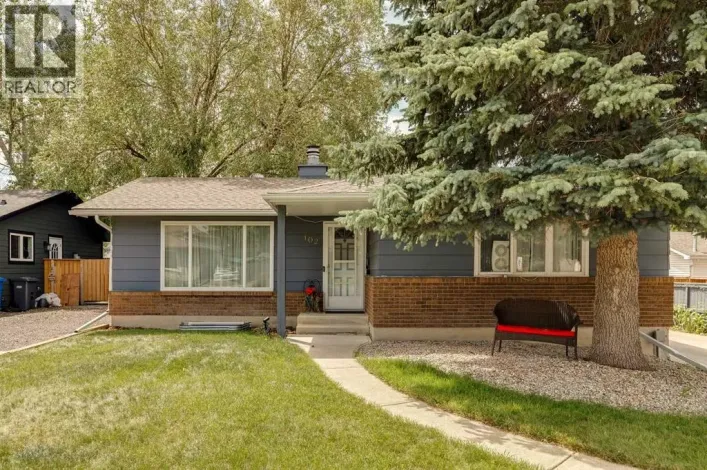 House for sale: 102 Thorson Crescent, Okotoks