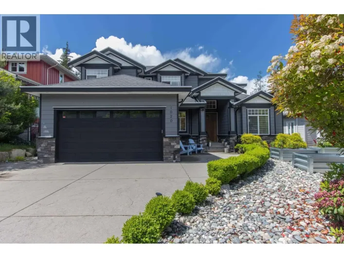 1020 JAY CRESCENT, Squamish