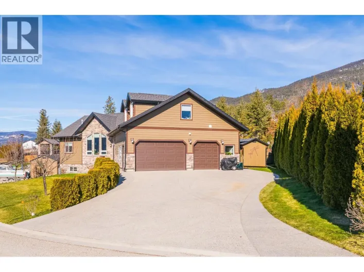 1021 Kootenay Place, Creston