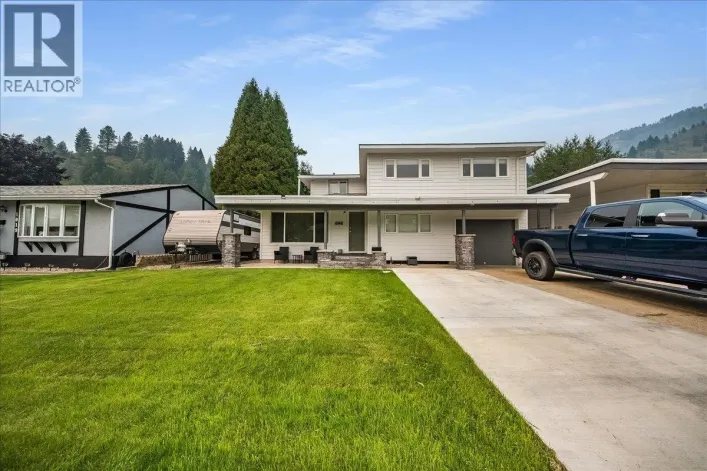 1021 Regan Crescent, Trail