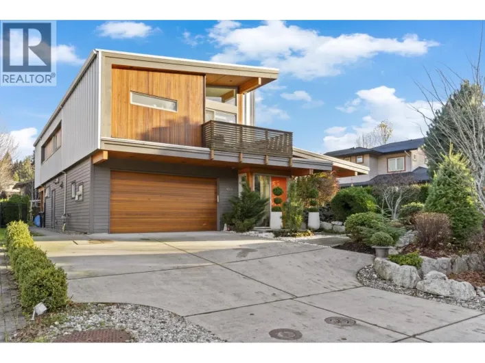 1023 JAY CRESCENT, Squamish