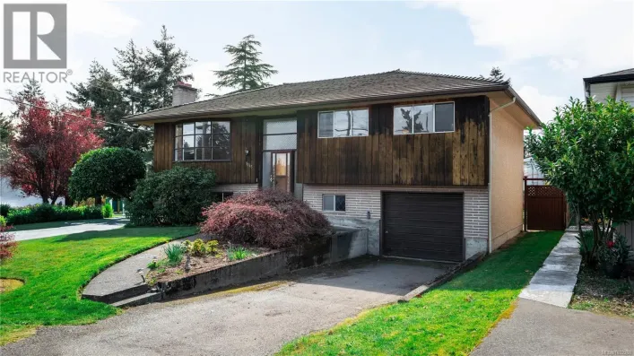 1023 Kenneth St, Saanich