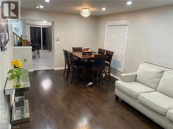 1025 BARCLAY Circle Unit# Upper, Milton