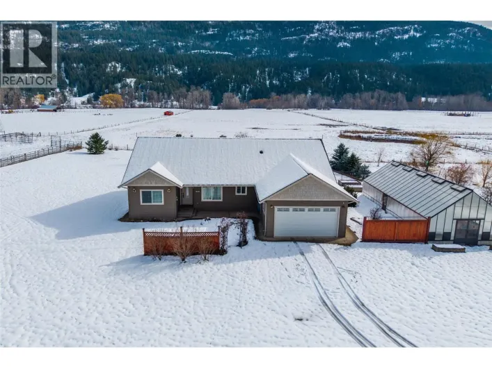 1027 Salmon River Road, Salmon Arm