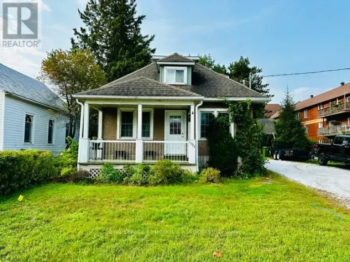 1028 PEMBROKE STREET E, Pembroke