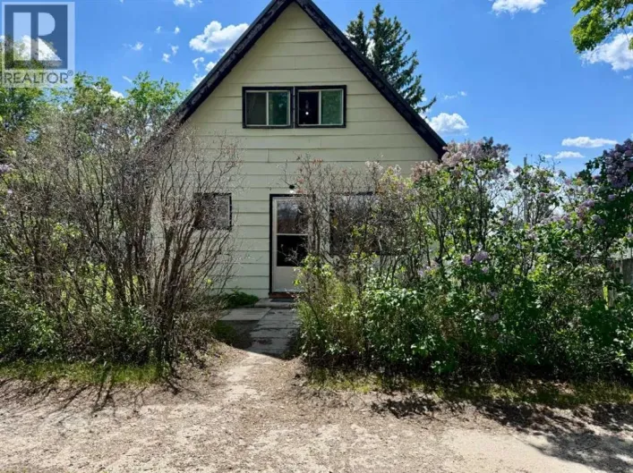 1029 8 Avenue, Wainwright