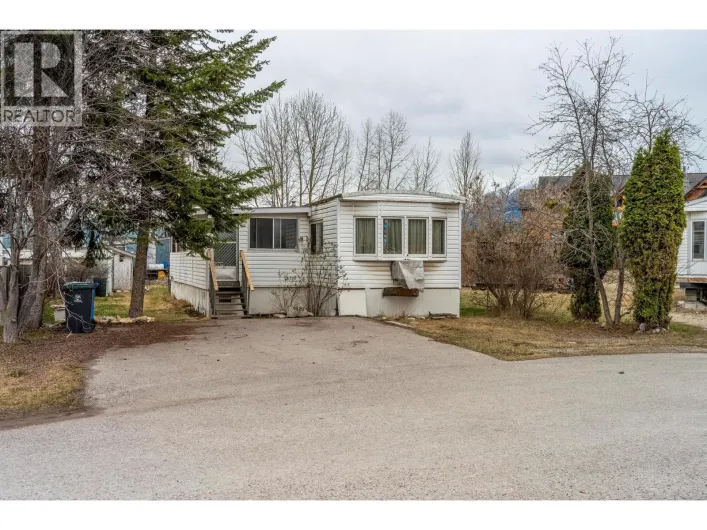 1029 King Crescent, Golden