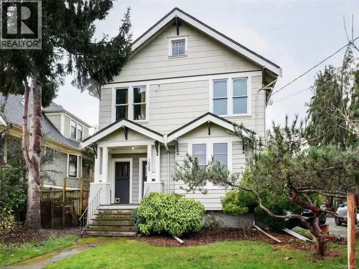 1029 Queens Ave, Victoria