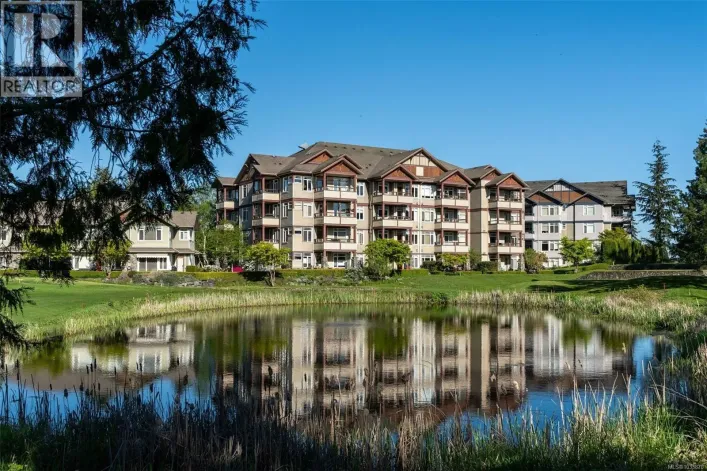 102E 1115 CRAIGFLOWER Rd, Esquimalt