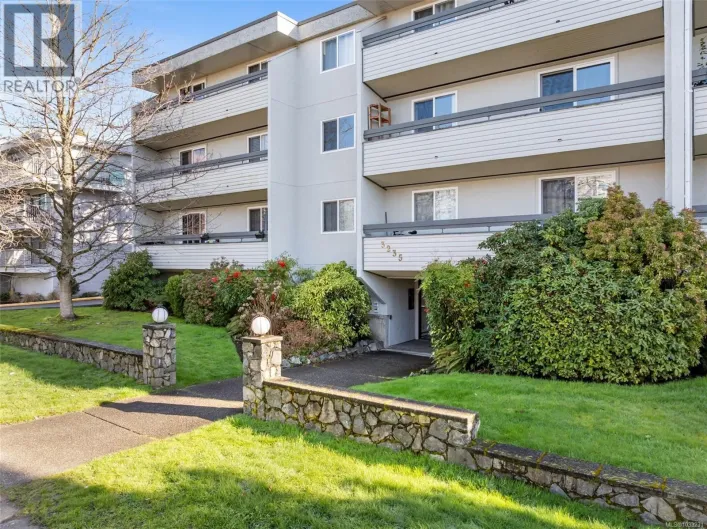 103 3235 Quadra St, Saanich