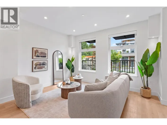 103 342 MOUNTAIN HIGHWAY, North Vancouver