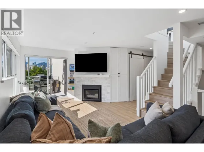 103 933 WEST 8TH AVENUE, Vancouver